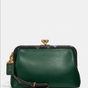 NWOT - Coach Kisslock Clutch